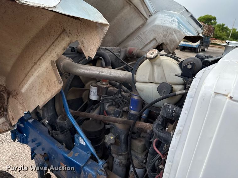 image for item EJ8766 2004 Mack RD690SX winch truck