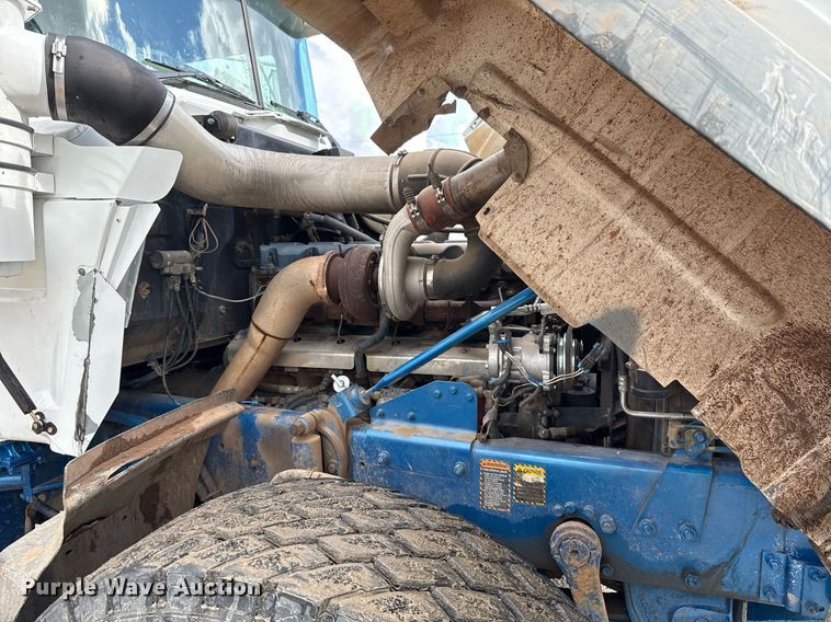 image for item EJ8766 2004 Mack RD690SX winch truck