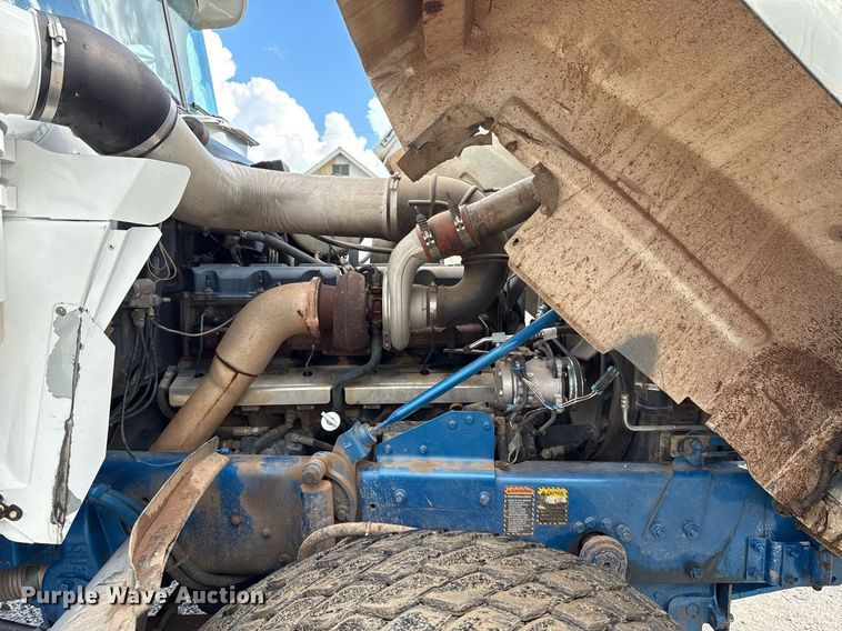 image for item EJ8766 2004 Mack RD690SX winch truck