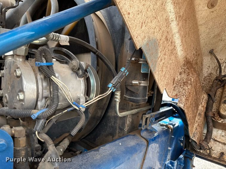 image for item EJ8766 2004 Mack RD690SX winch truck