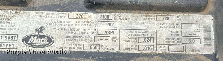 image for item EJ8766 2004 Mack RD690SX winch truck