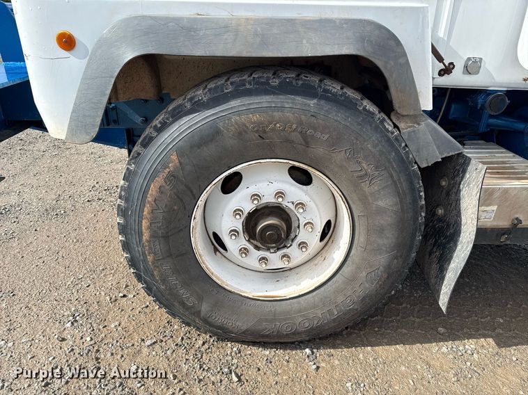 image for item EJ8766 2004 Mack RD690SX winch truck