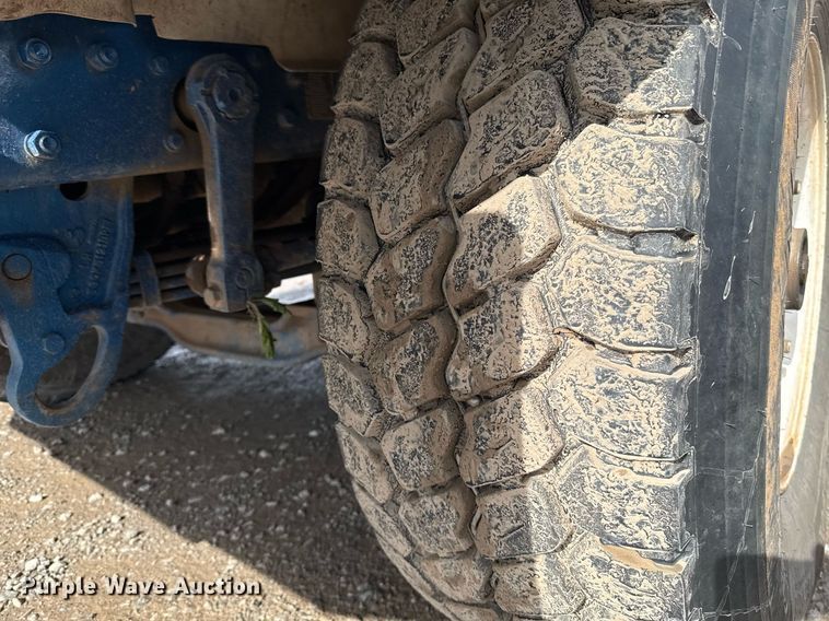 image for item EJ8766 2004 Mack RD690SX winch truck