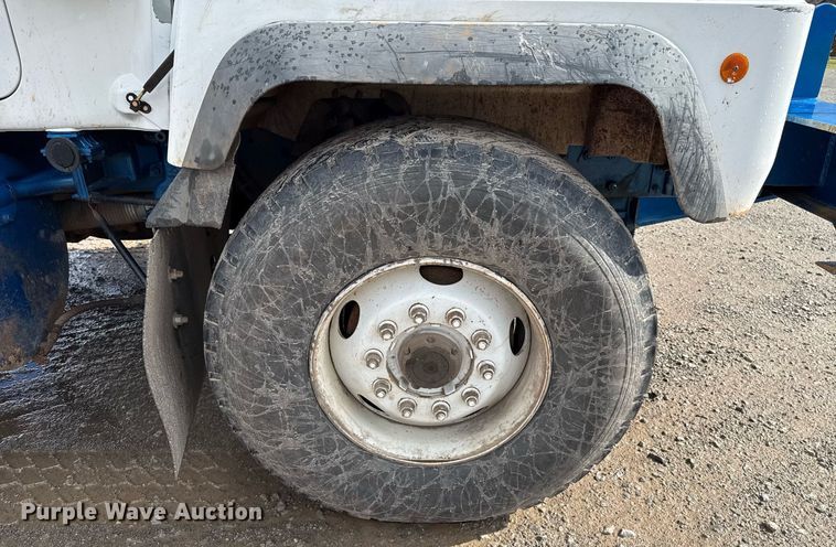 image for item EJ8766 2004 Mack RD690SX winch truck