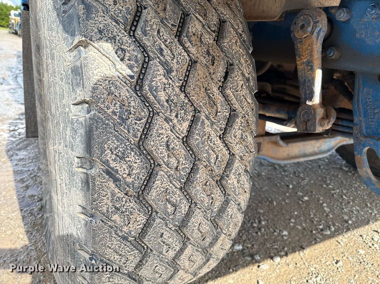 image for item EJ8766 2004 Mack RD690SX winch truck