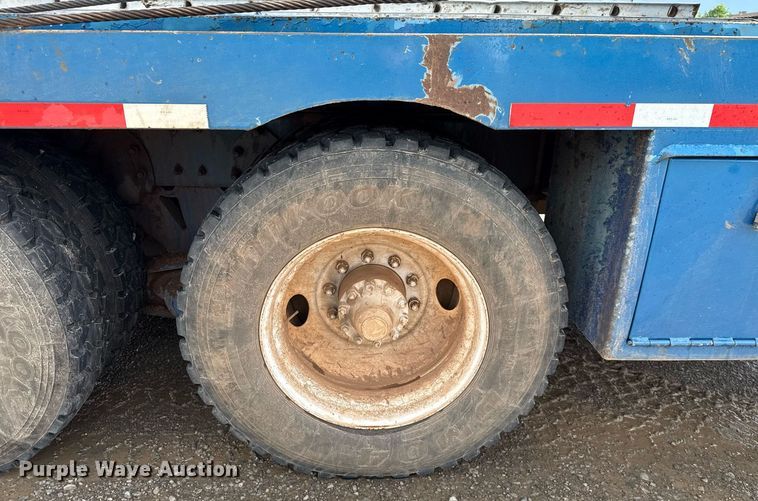 image for item EJ8766 2004 Mack RD690SX winch truck