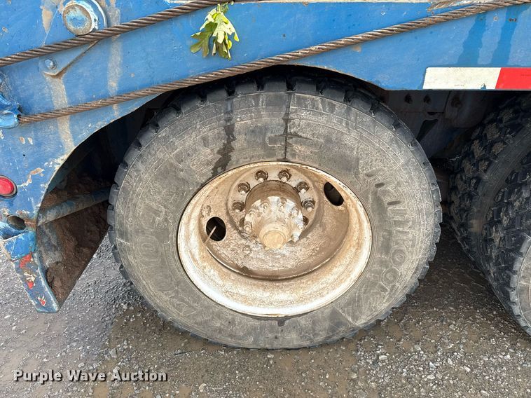 image for item EJ8766 2004 Mack RD690SX winch truck