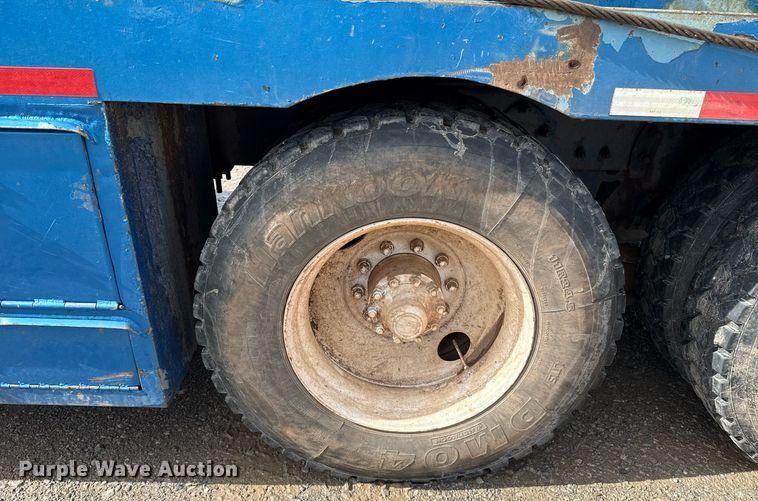 image for item EJ8766 2004 Mack RD690SX winch truck