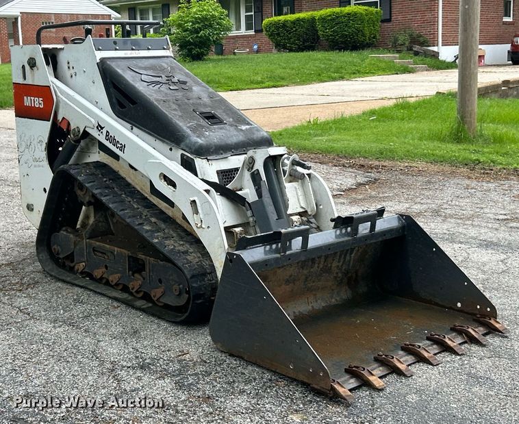 image for item EK8039 2016 Bobcat MT85 compact utility loader