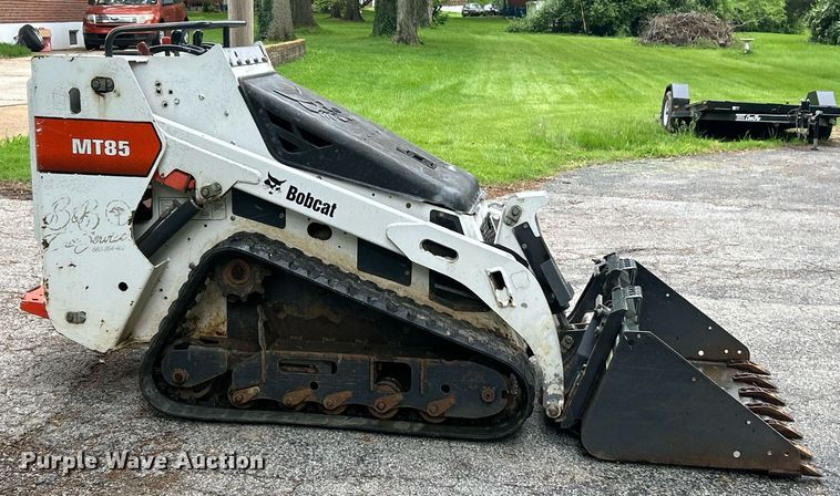 image for item EK8039 2016 Bobcat MT85 compact utility loader