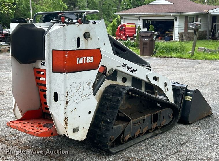 image for item EK8039 2016 Bobcat MT85 compact utility loader