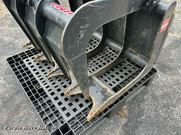 image for item EK8040 2021 Bobcat 36 Root Grapple compact utility loader grapple bucket