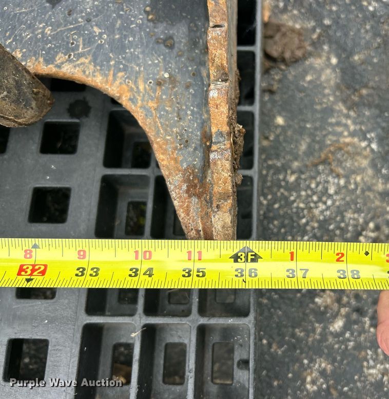 image for item EK8040 2021 Bobcat 36 Root Grapple compact utility loader grapple bucket