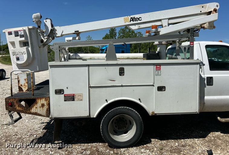 image for item EK8063 2009 Ford F450 Super Duty XL bucket truck