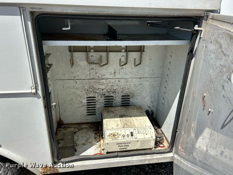 image for item EK8063 2009 Ford F450 Super Duty XL bucket truck