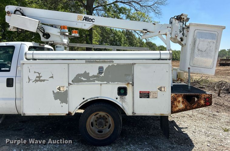 image for item EK8063 2009 Ford F450 Super Duty XL bucket truck