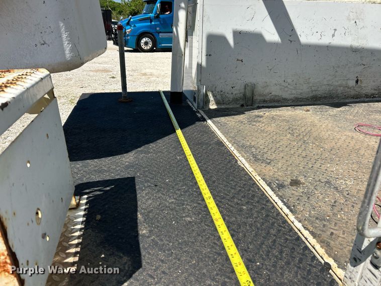 image for item EK8063 2009 Ford F450 Super Duty XL bucket truck