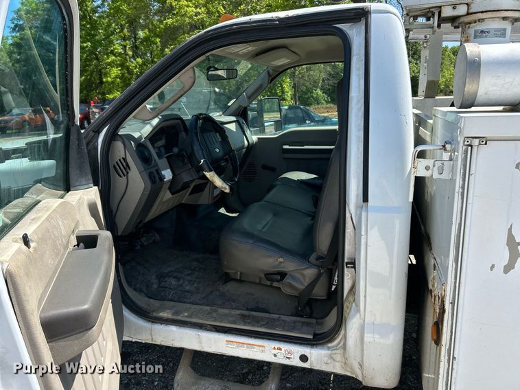 image for item EK8063 2009 Ford F450 Super Duty XL bucket truck