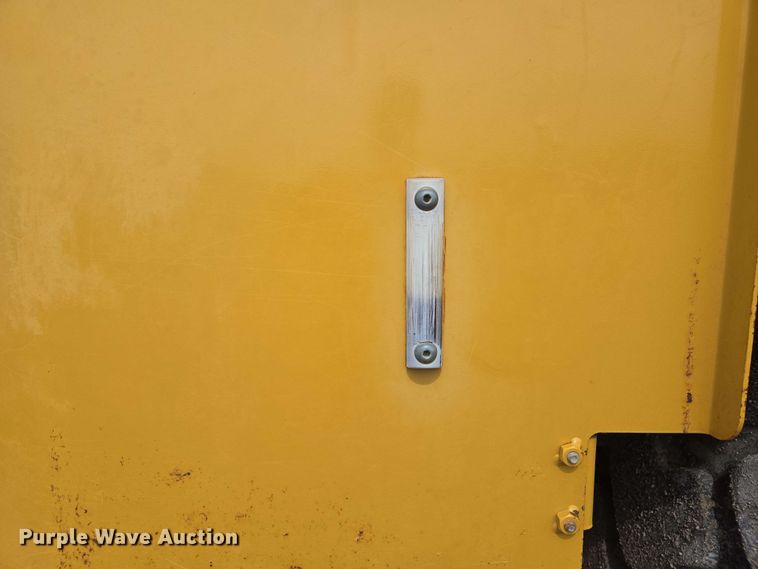 image for item EL2054 2010 Caterpillar 740 haul truck