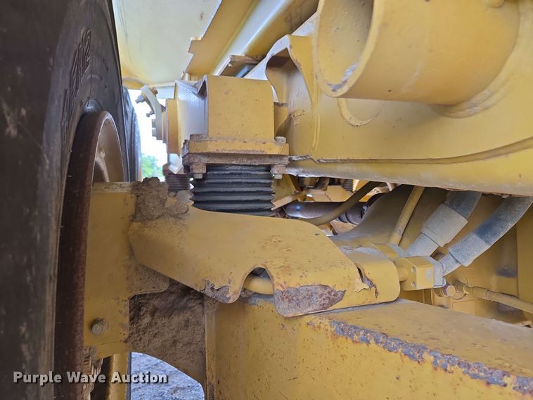 image for item EL2054 2010 Caterpillar 740 haul truck