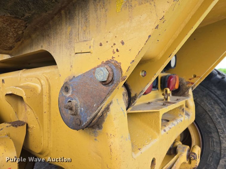 image for item EL2054 2010 Caterpillar 740 haul truck