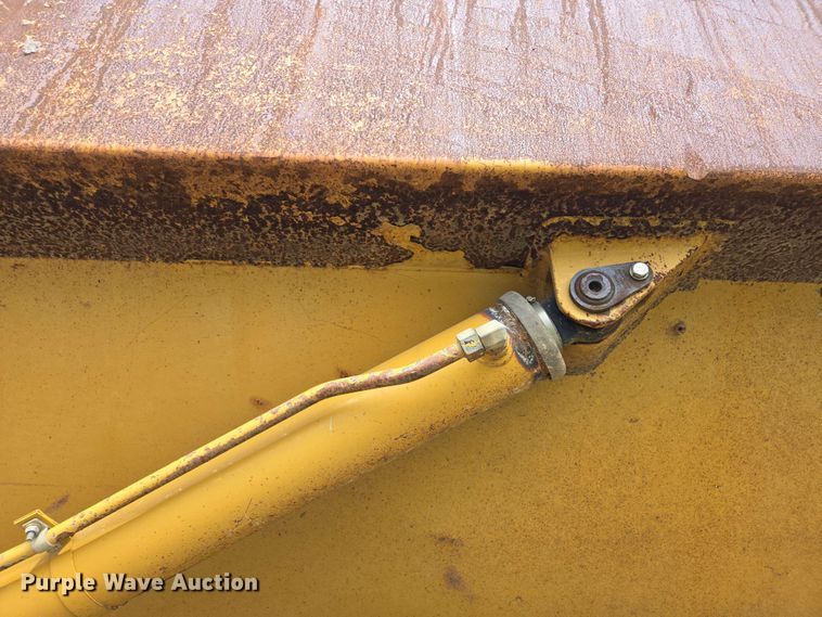 image for item EL2054 2010 Caterpillar 740 haul truck