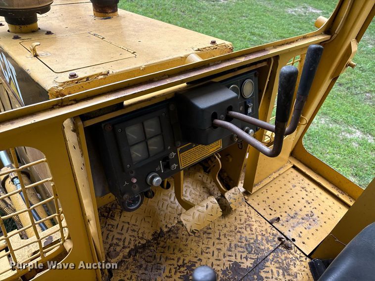 image for item EM2540 1993 Caterpillar D5C dozer