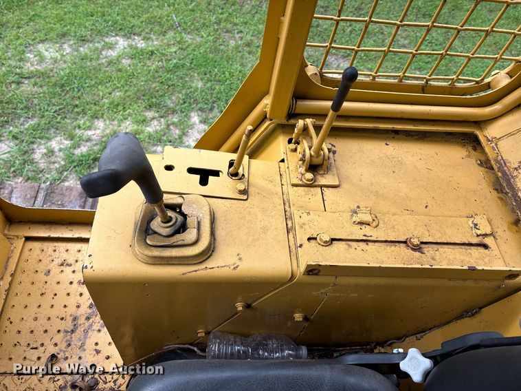 image for item EM2540 1993 Caterpillar D5C dozer