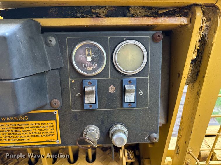 image for item EM2540 1993 Caterpillar D5C dozer