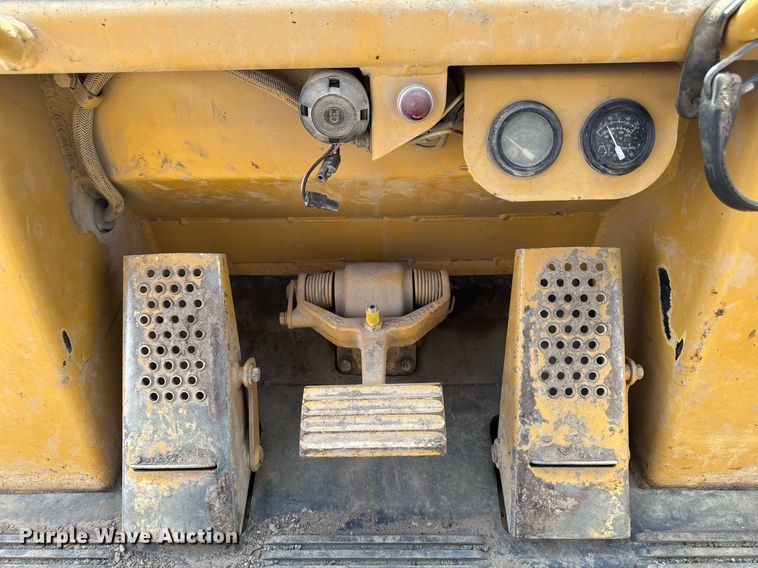 image for item EM3822 1993 Caterpillar 963 track loader