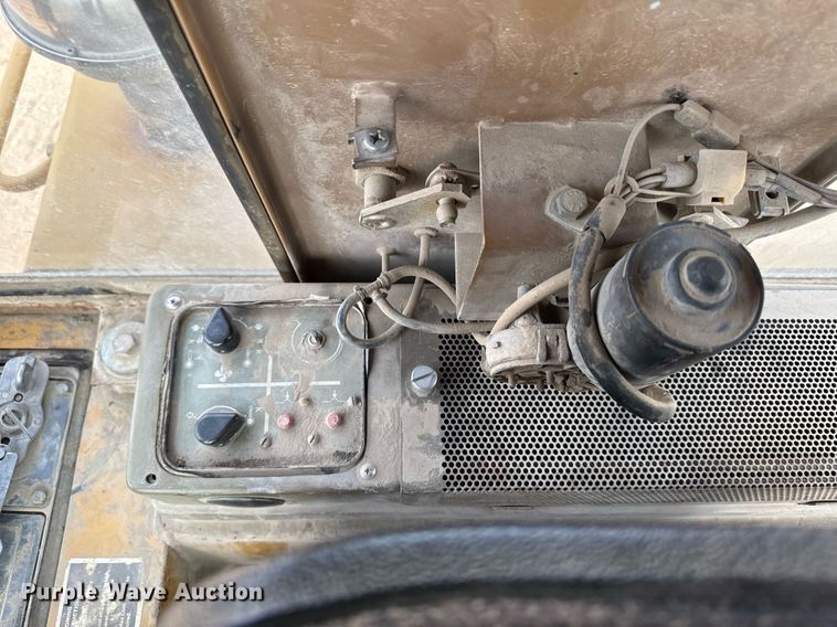 image for item EM3822 1993 Caterpillar 963 track loader