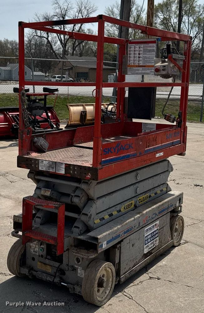 image for item EM3824 2007 SkyJack SjIII 3219 scissor lift