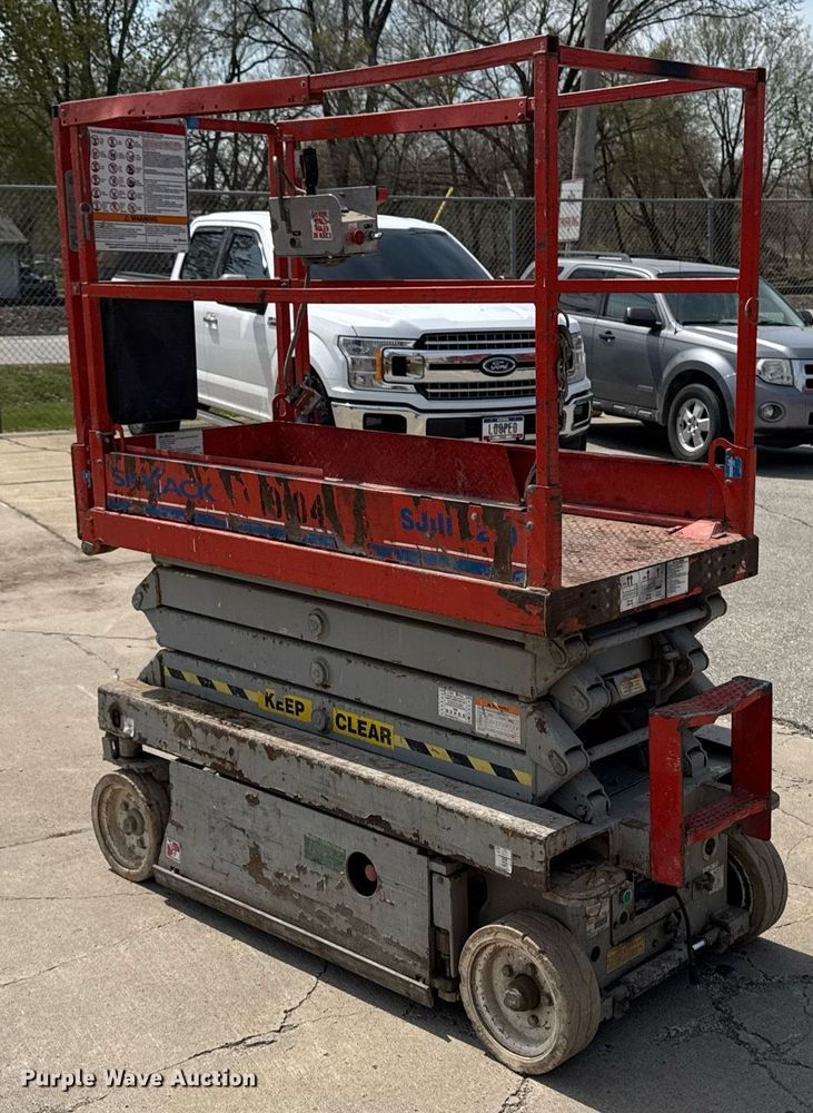 image for item EM3824 2007 SkyJack SjIII 3219 scissor lift
