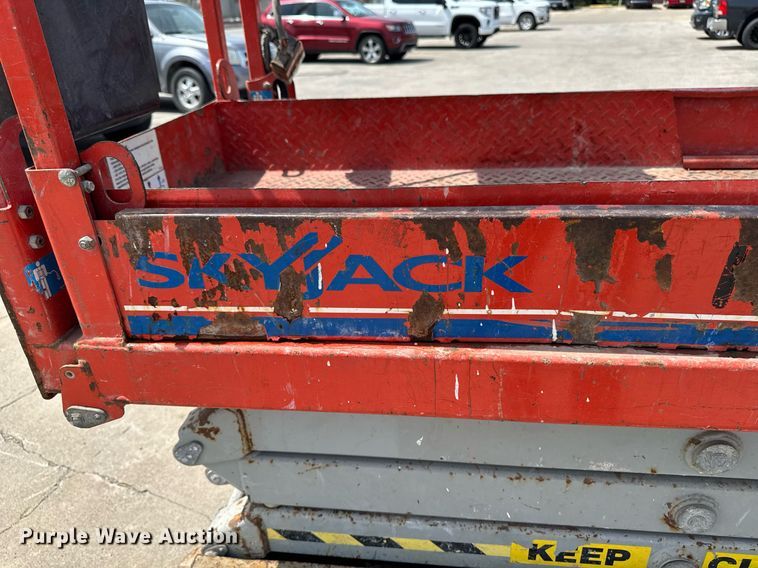 image for item EM3824 2007 SkyJack SjIII 3219 scissor lift