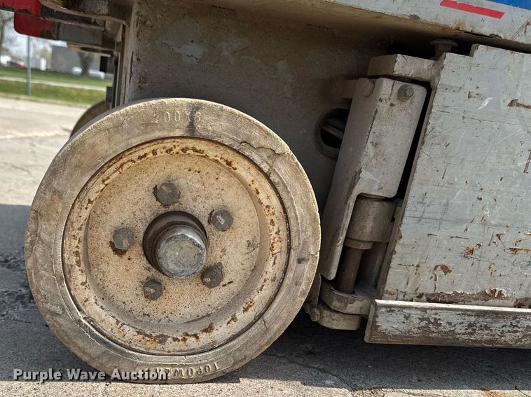 image for item EM3824 2007 SkyJack SjIII 3219 scissor lift