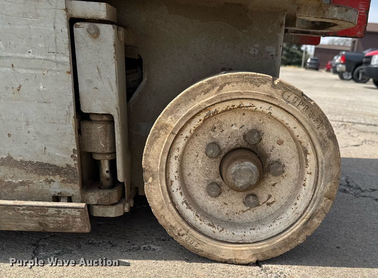 image for item EM3824 2007 SkyJack SjIII 3219 scissor lift