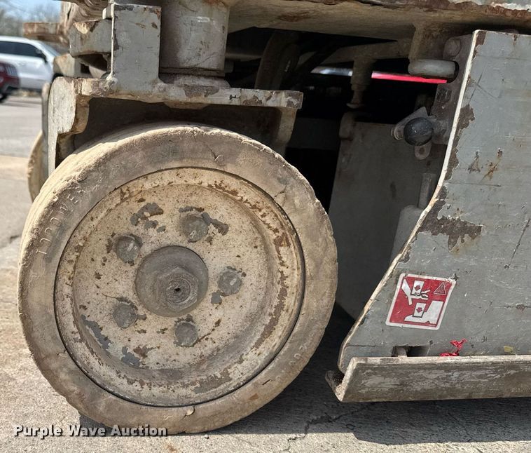 image for item EM3824 2007 SkyJack SjIII 3219 scissor lift