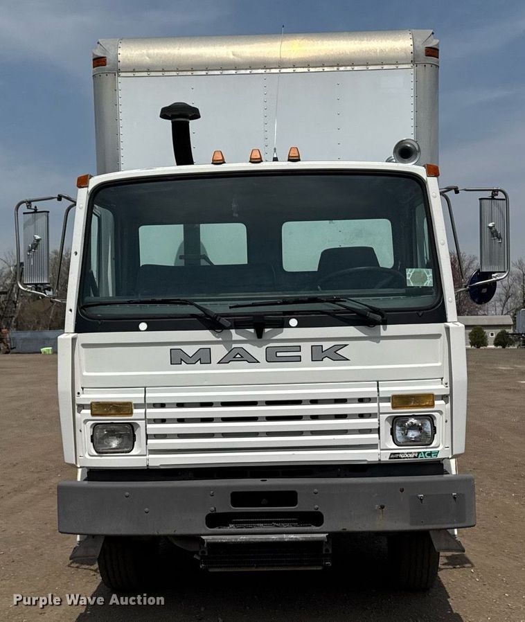 image for item EM3825 1998 Mack MS200 box truck
