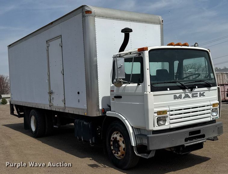 image for item EM3825 1998 Mack MS200 box truck
