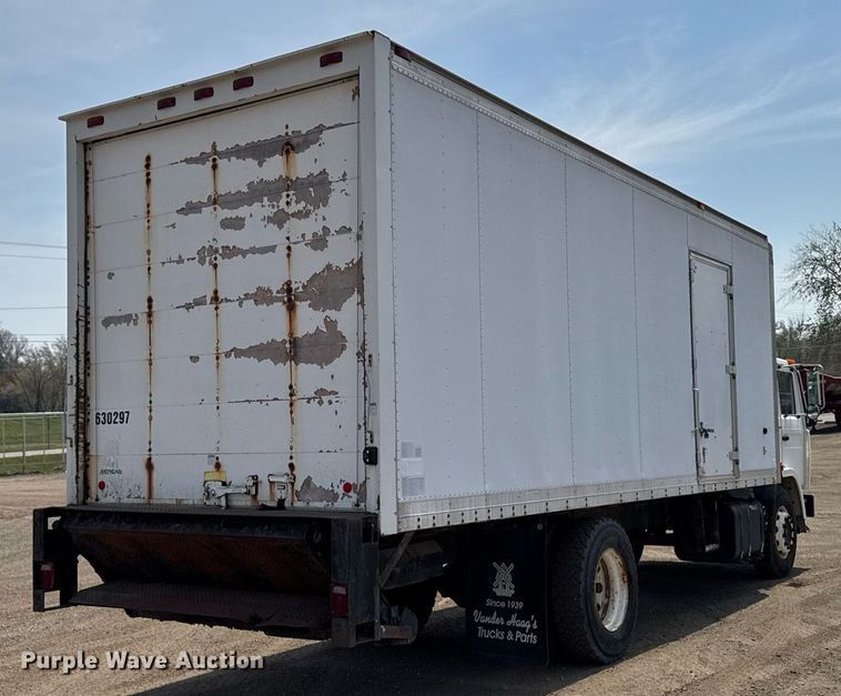 image for item EM3825 1998 Mack MS200 box truck