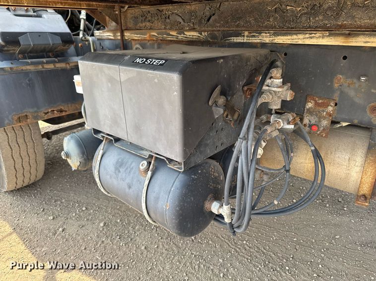 image for item EM3825 1998 Mack MS200 box truck