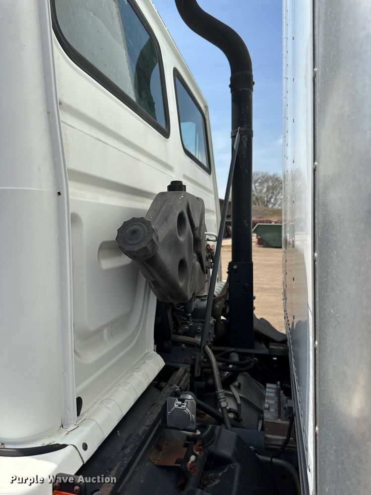 image for item EM3825 1998 Mack MS200 box truck