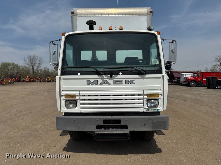 image for item EM3825 1998 Mack MS200 box truck
