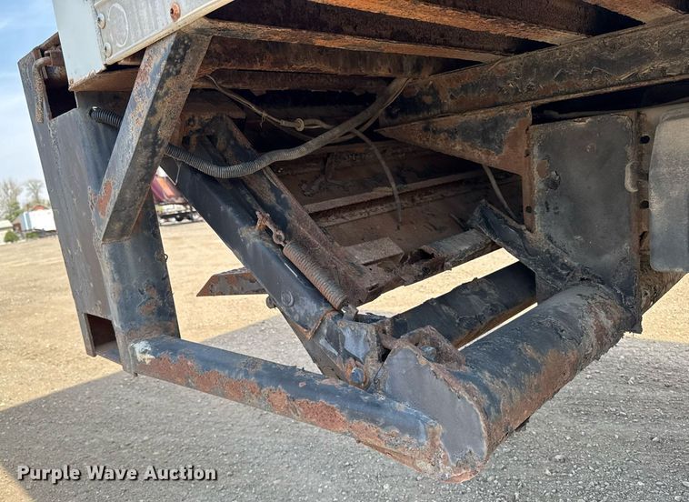 image for item EM3825 1998 Mack MS200 box truck