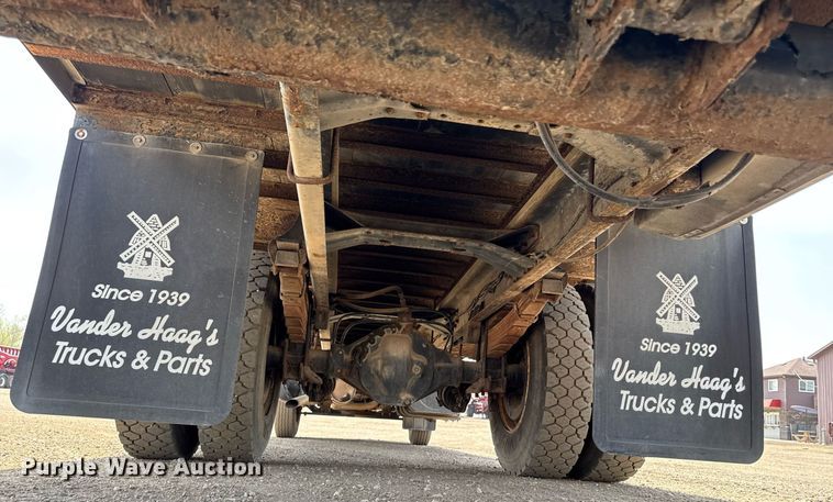 image for item EM3825 1998 Mack MS200 box truck