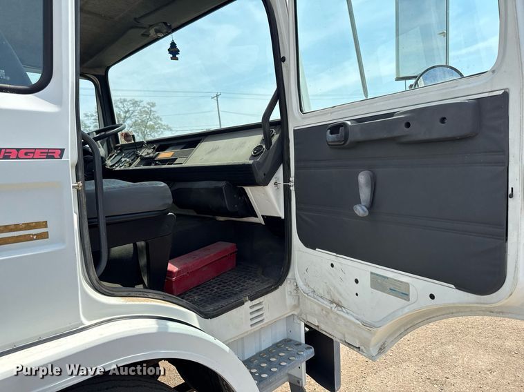 image for item EM3825 1998 Mack MS200 box truck