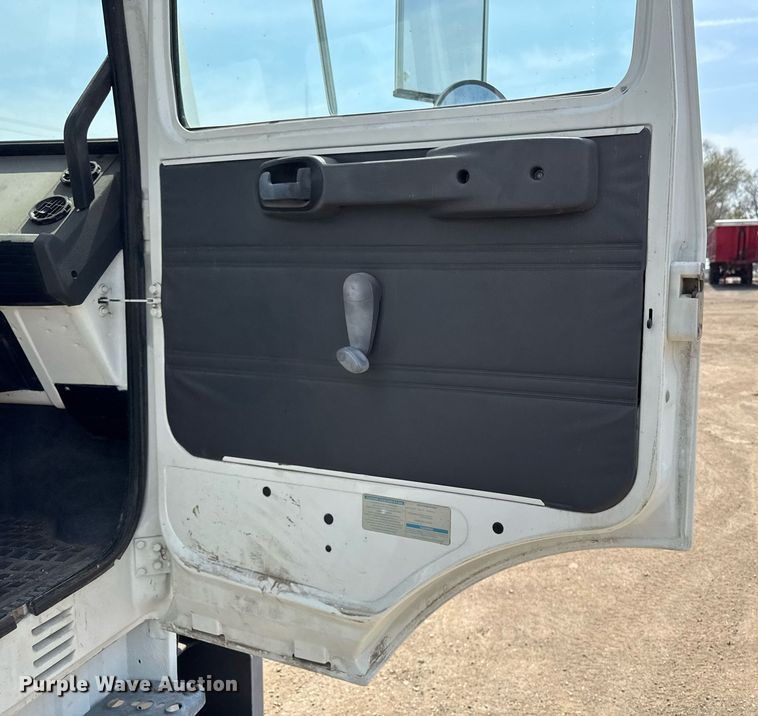 image for item EM3825 1998 Mack MS200 box truck