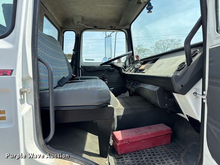 image for item EM3825 1998 Mack MS200 box truck