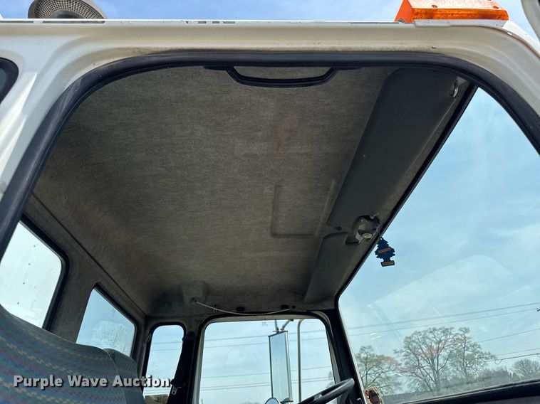 image for item EM3825 1998 Mack MS200 box truck