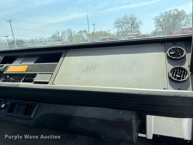 image for item EM3825 1998 Mack MS200 box truck